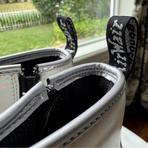 NWOB 🦄Iridescent rainbow Doc Martens! - Picture 6 of 15